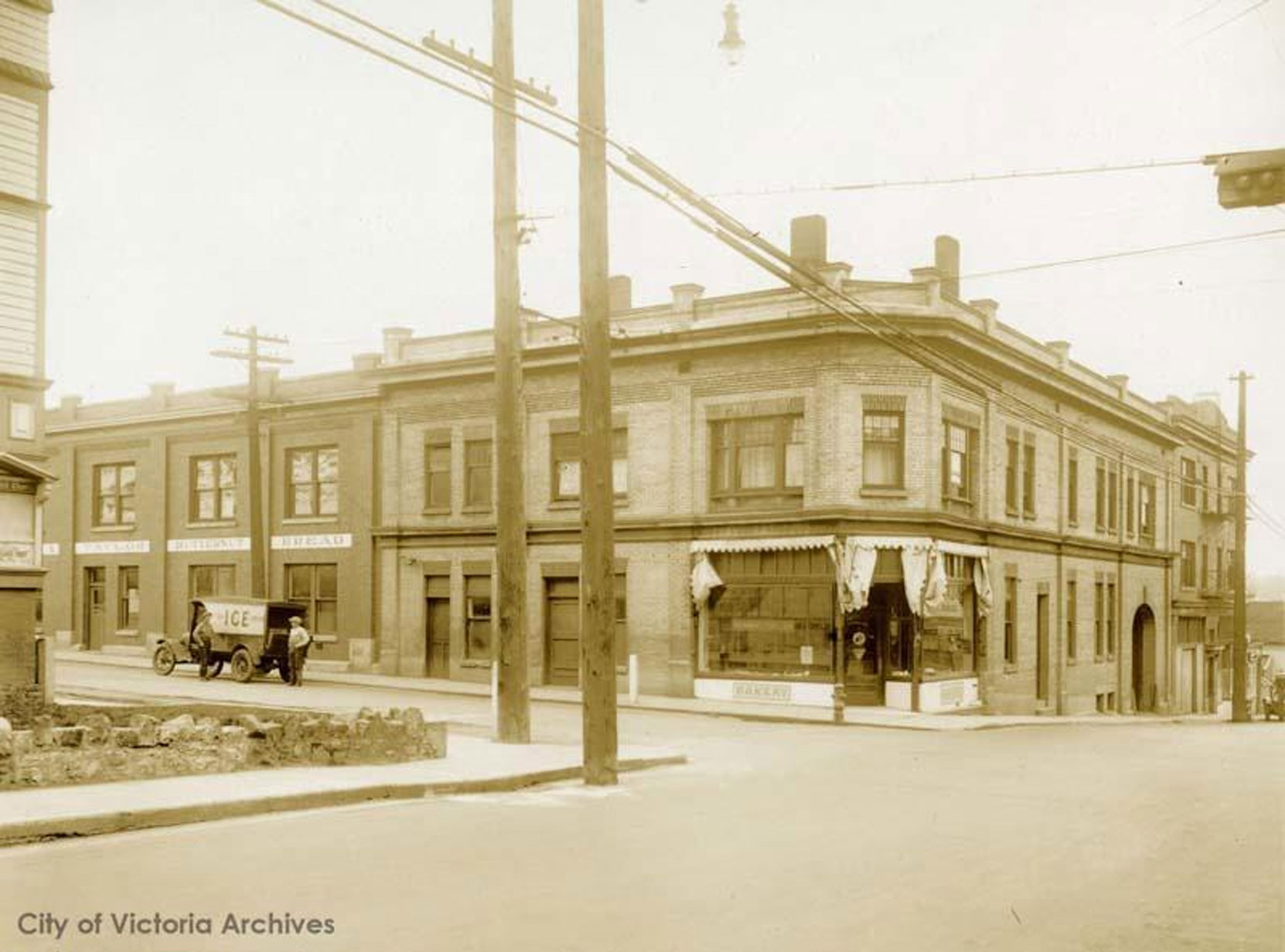 2002 Fernwood Road in 1929 in use as William Rennie's Imperial Bakery. William Rennie was a member of Victoria-Columbia Lodge No. 1. This photo is from the Parfitt Brothers collection. [City of Victoria Archives photo M06635]