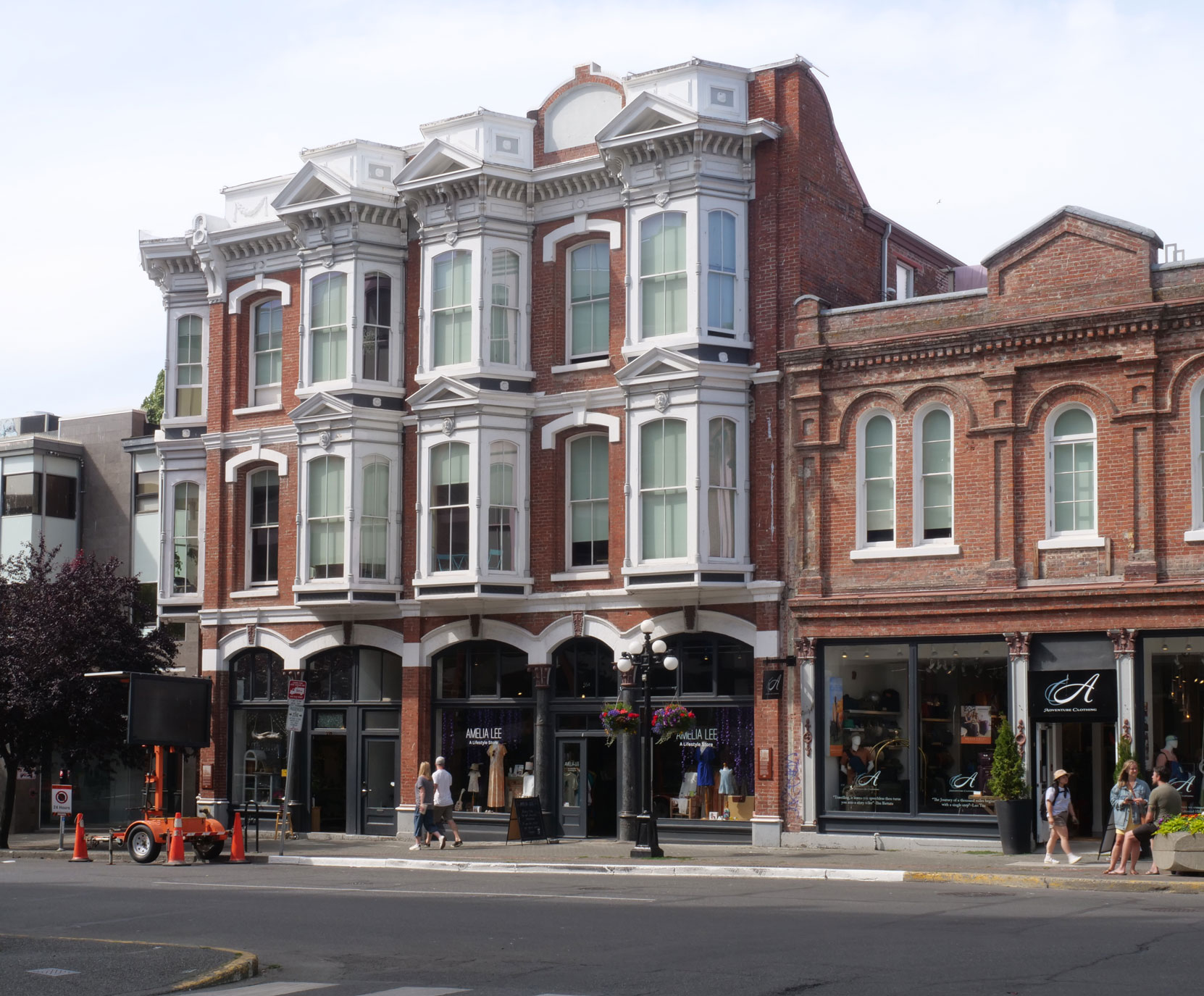 550-554 Yates Street was originally designed and built in 1883 by John Teague, member of Victoria-Columbia Lodge No. 1. John Teague also designed and built the western addition to the building in 1888. [photo: Vancouver & Quadra Lodge No. 2 Historian]