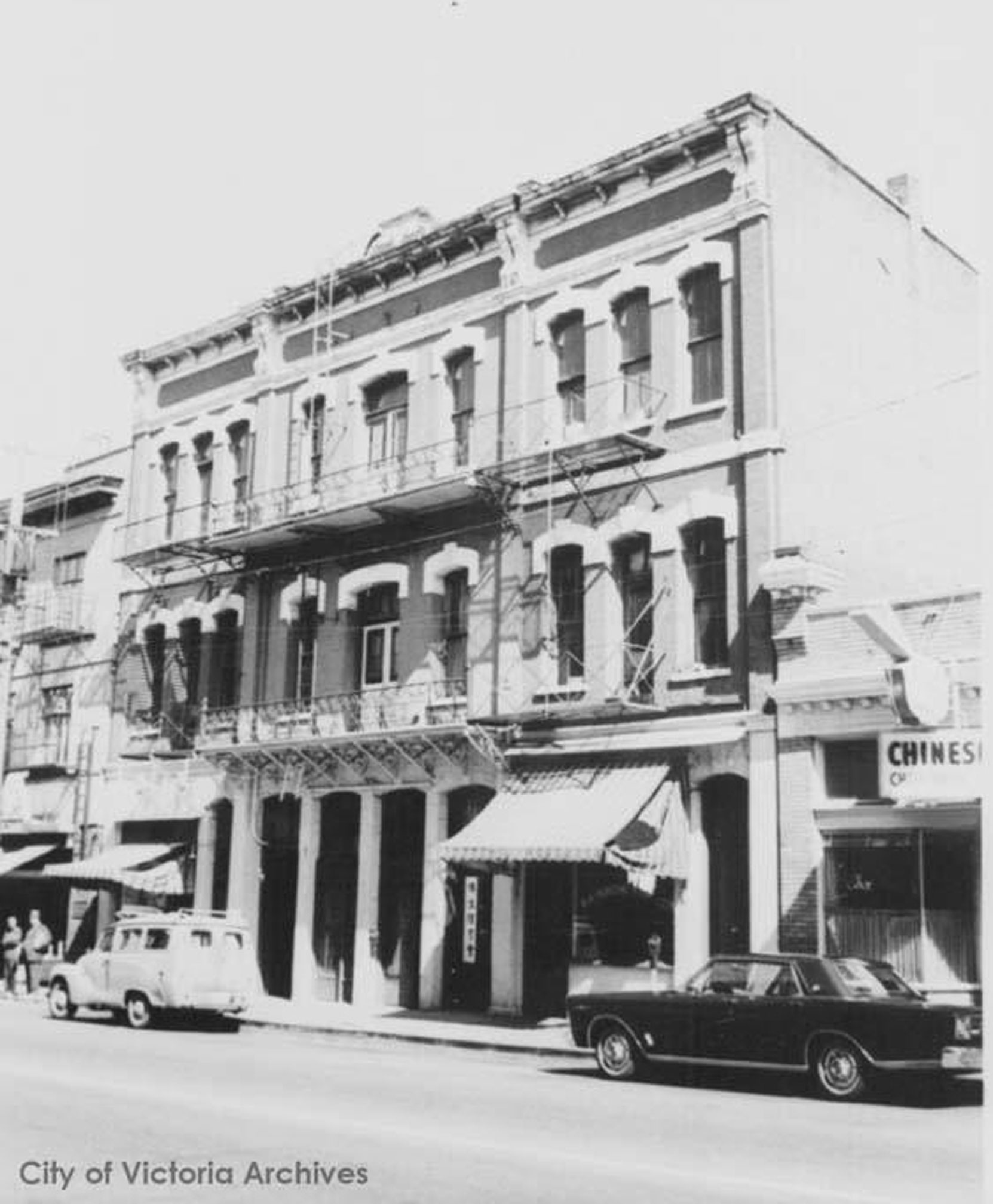 A 1968 photo of the Chinese Consolidated Benevolent Association building, 554-562 Fisgard Street, which was built in 1885 by architect John Teague, a member of Victoria-Columbia Lodge No. 1 [City of Victoria Archives photo M01342]