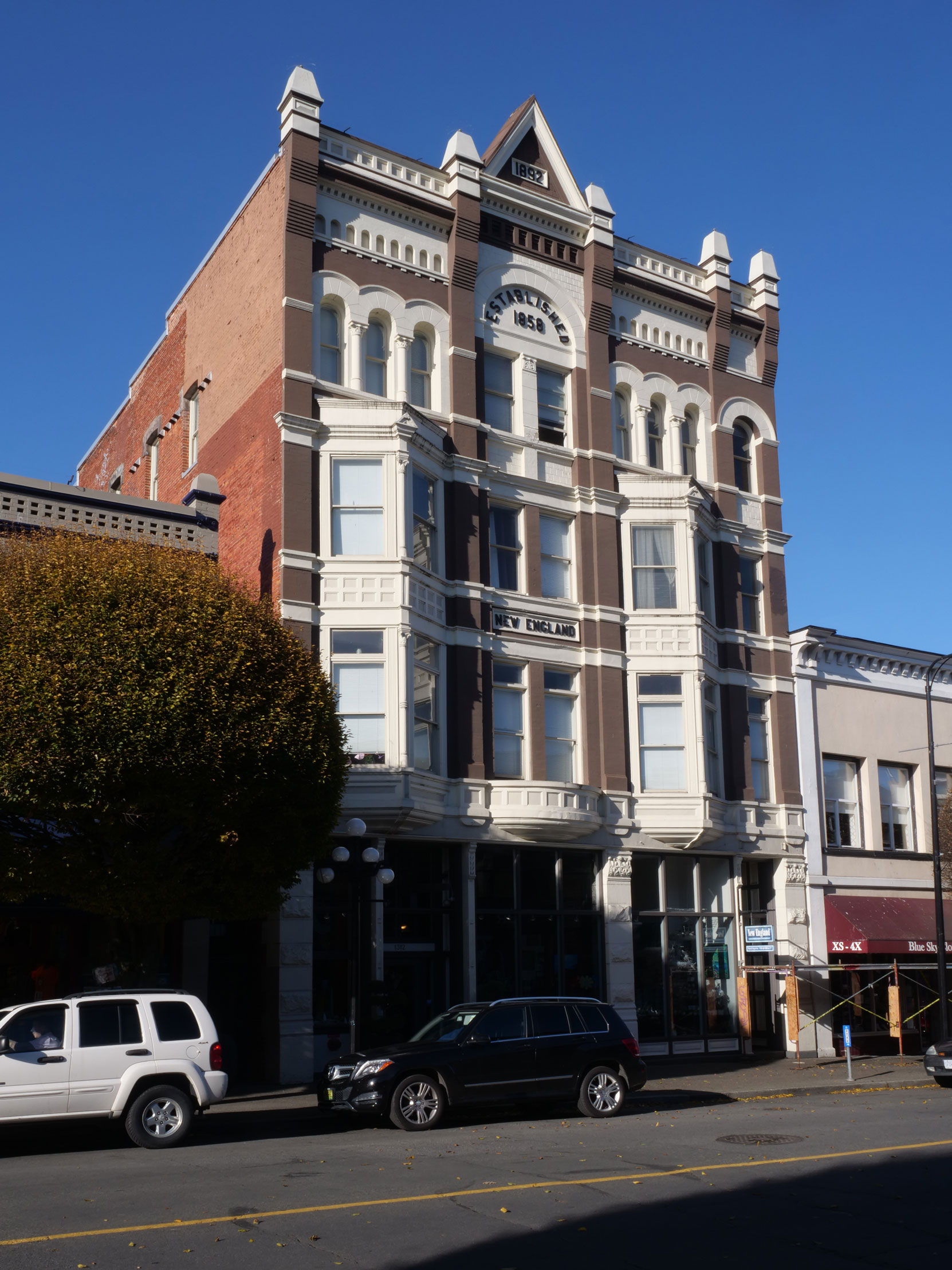1312-1314 Government Street, built in 1892 by architect John Teague, a member of Victoria-Columbia Lodge No. 1 [photo: Mark Anderson]
